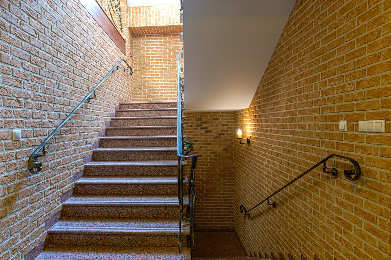 Hotel Roza Kamieniec Wroclawski ภายนอก รูปภาพ