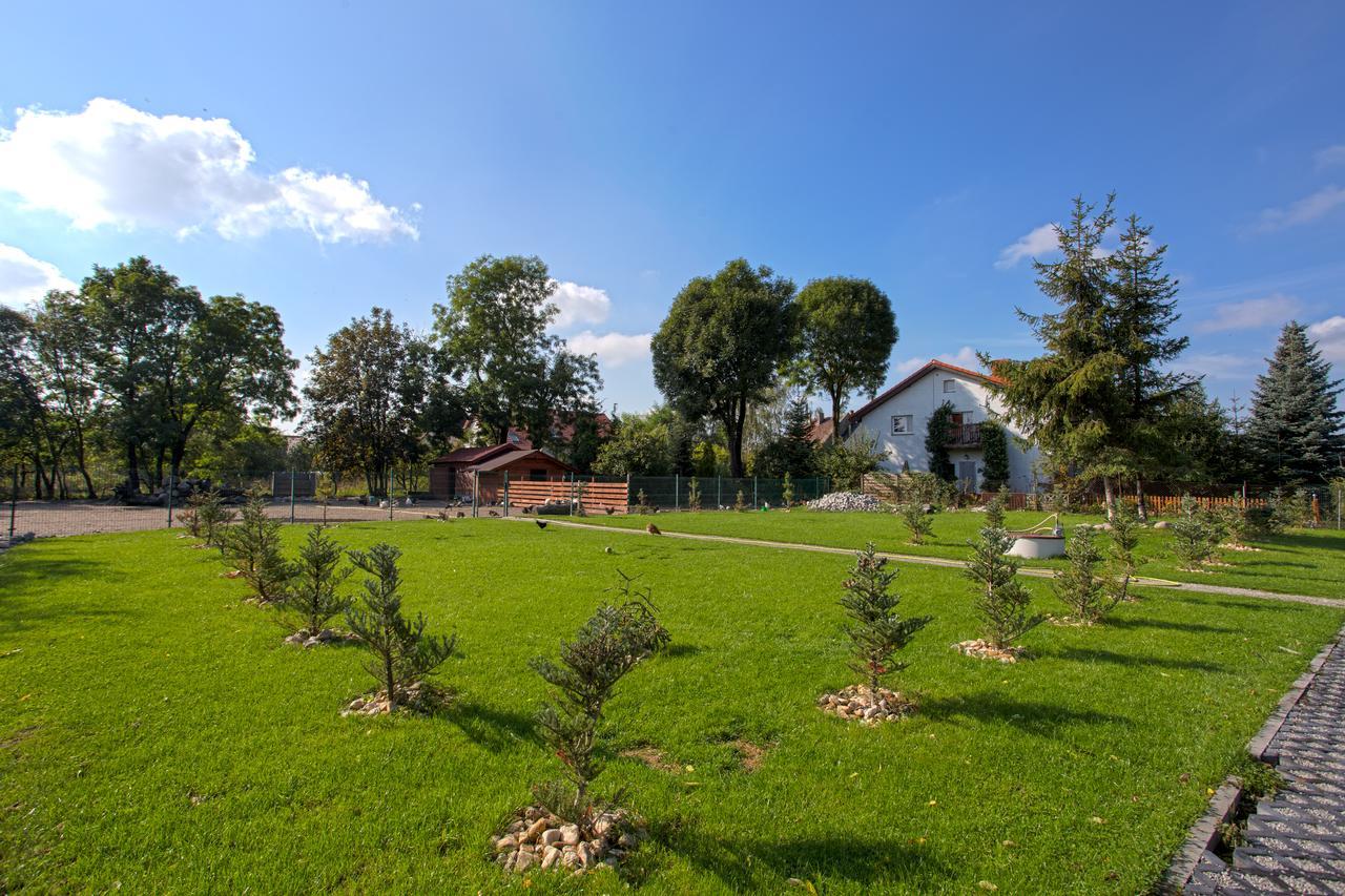 Hotel Roza Kamieniec Wroclawski ภายนอก รูปภาพ