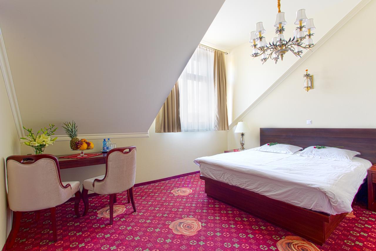 Hotel Roza Kamieniec Wroclawski ภายนอก รูปภาพ