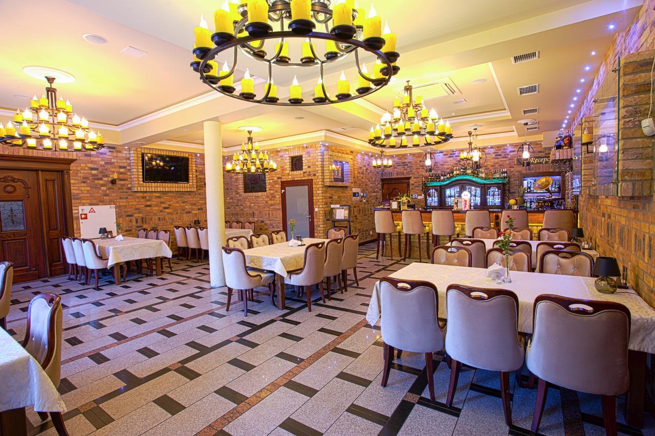Hotel Roza Kamieniec Wroclawski ภายนอก รูปภาพ