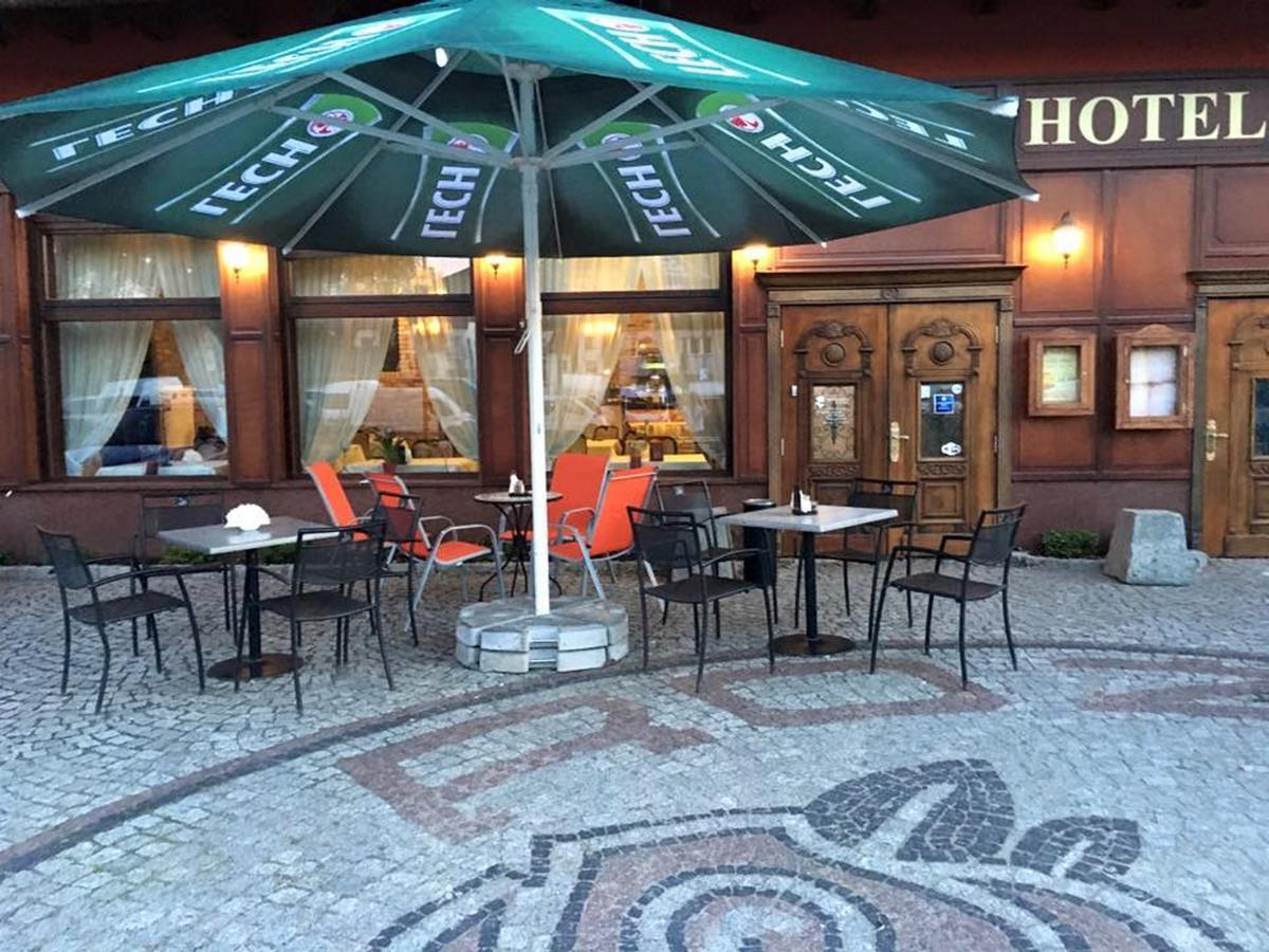 Hotel Roza Kamieniec Wroclawski ภายนอก รูปภาพ