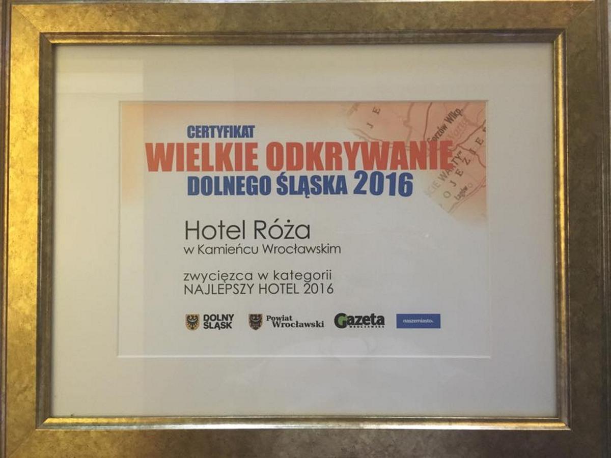 Hotel Roza Kamieniec Wroclawski ภายนอก รูปภาพ